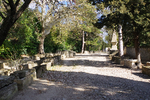Nécropole des Alyscamps